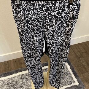 Diane Von Furstenberg Abstract Black and White leggings pants